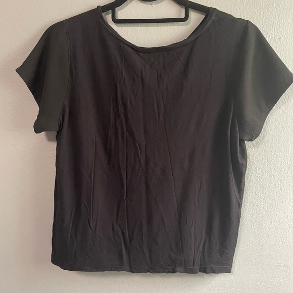 Zara textured front fabric short sleeves top. Size Medium. - Picture 2 of 4